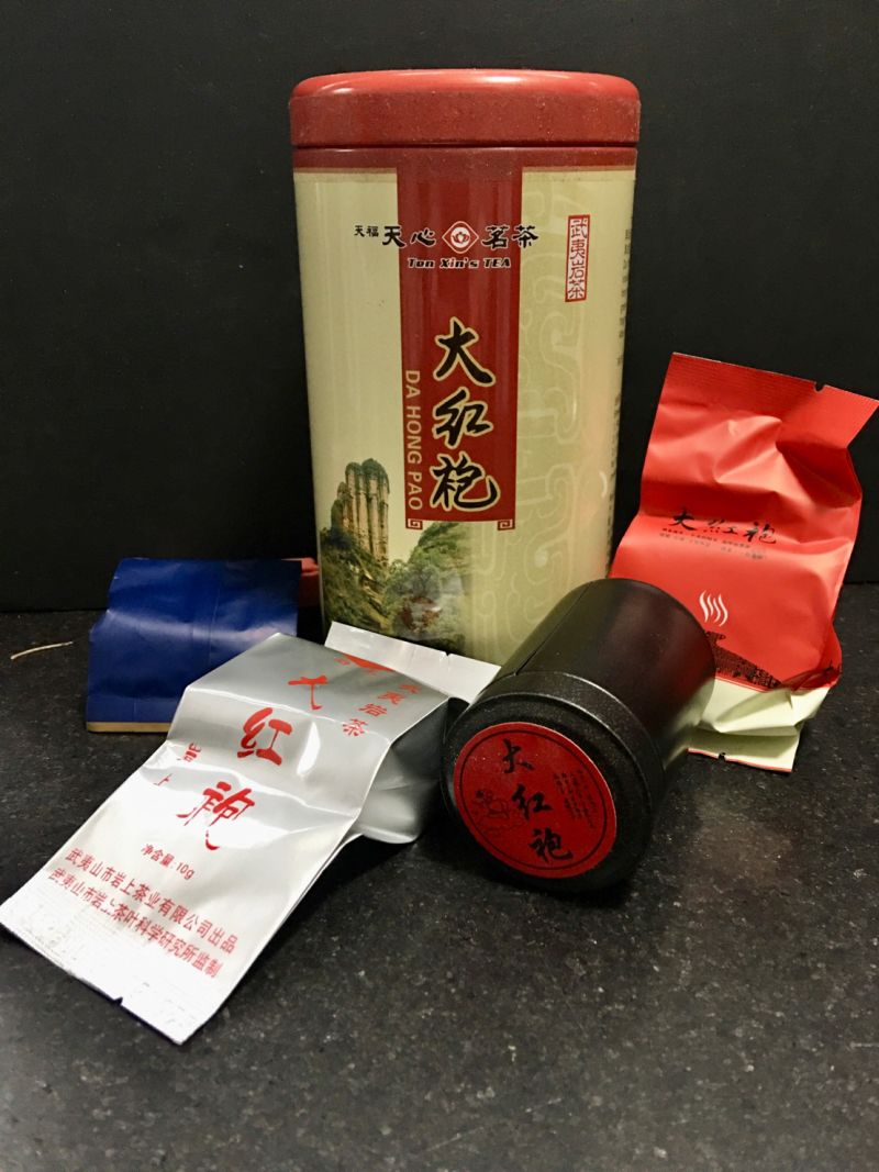 The Famous Dà Hóng Páo Wū Lóng Chá (大红袍乌龙茶) – ‘Big Red Robe’ Oolong Tea